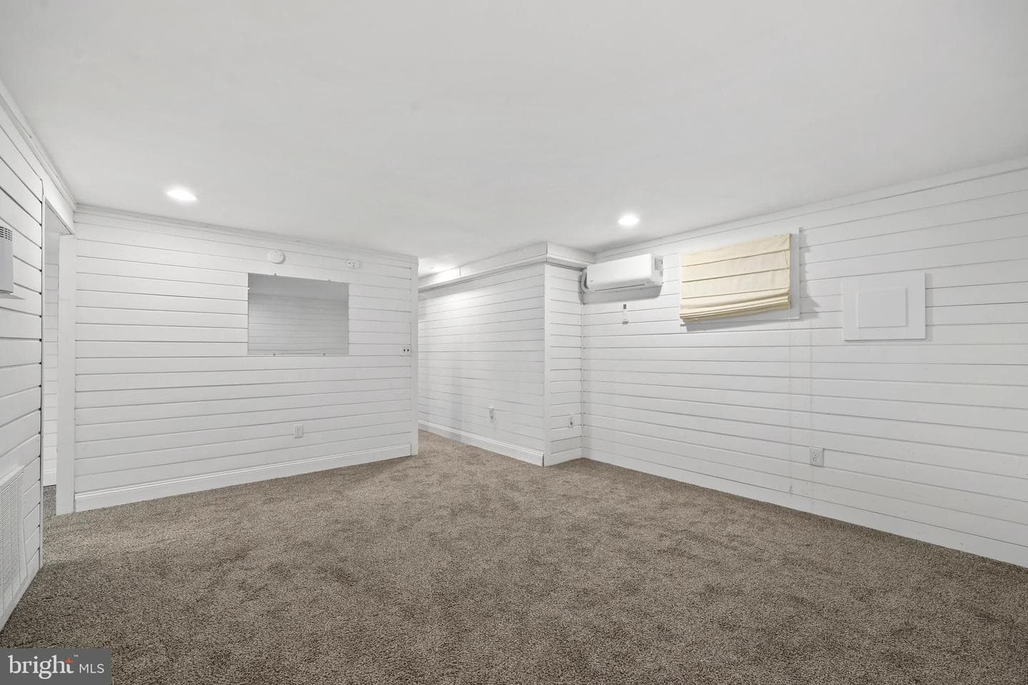 8909 Weir Street photo 27