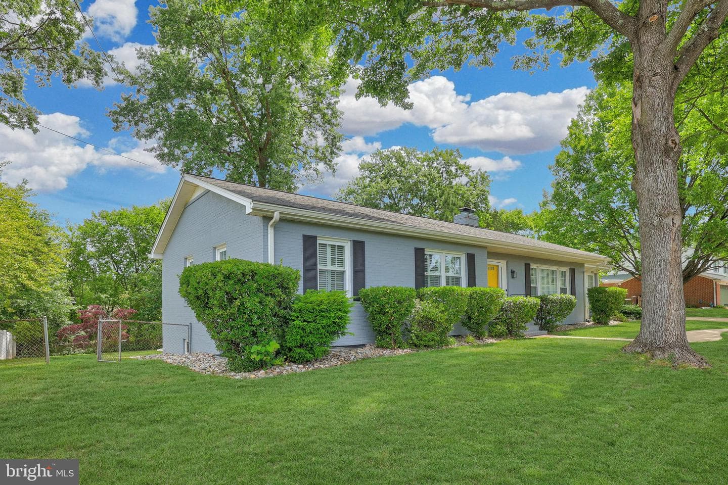 8909 Weir Street photo 3