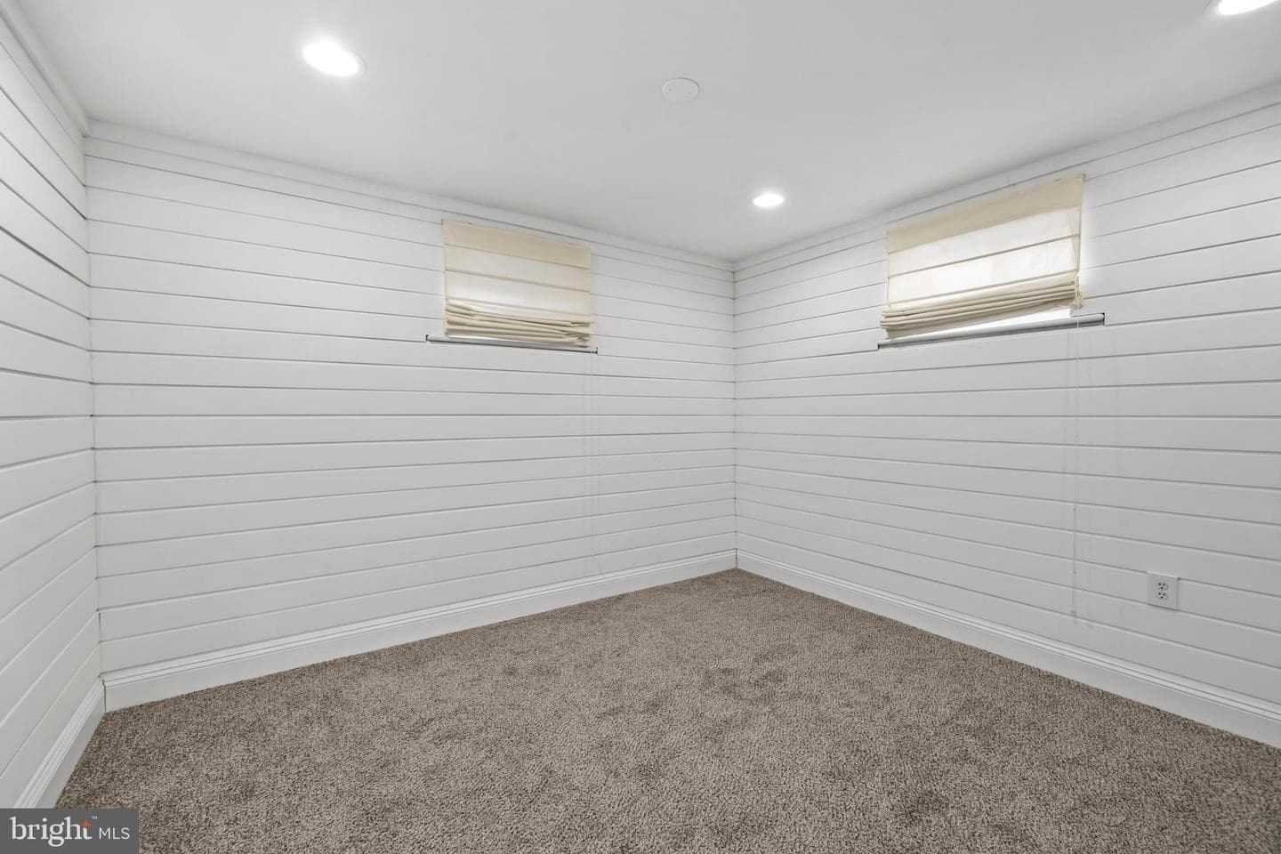 8909 Weir Street photo 30