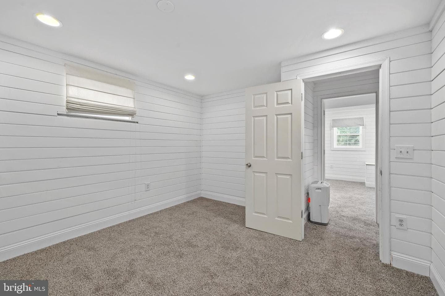 8909 Weir Street photo 31