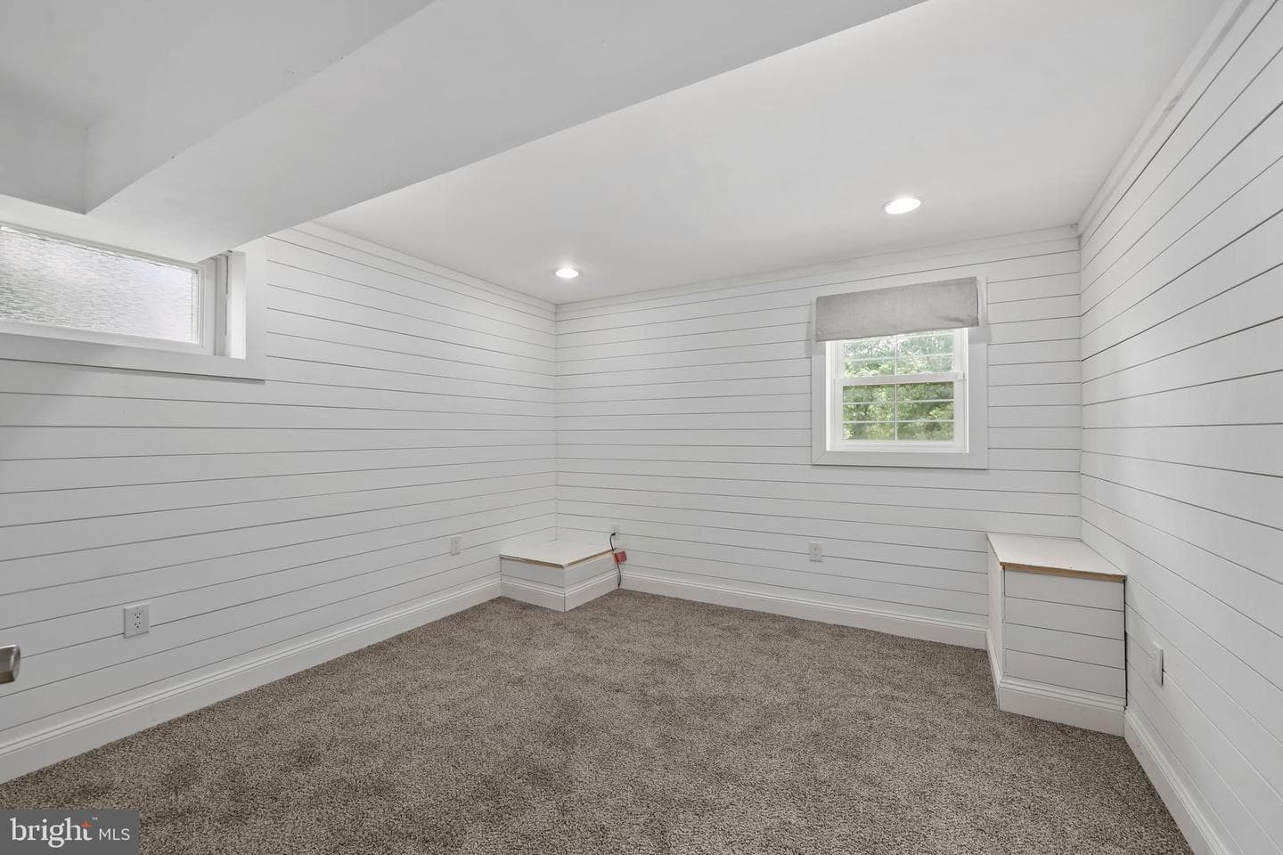 8909 Weir Street photo 32