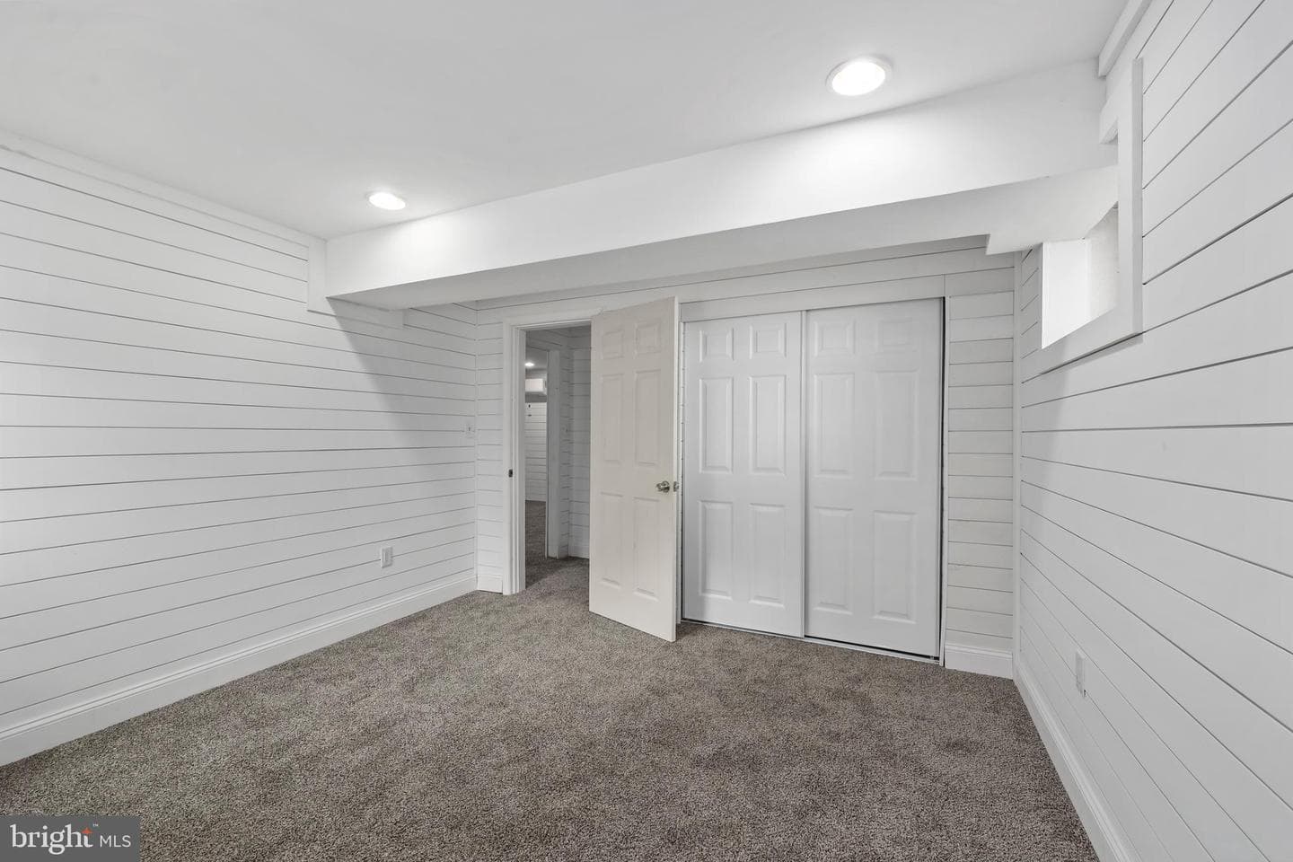 8909 Weir Street photo 33
