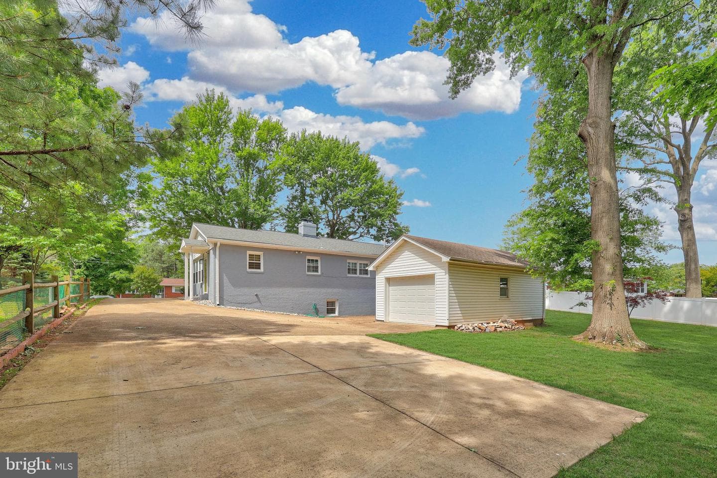 8909 Weir Street photo 35