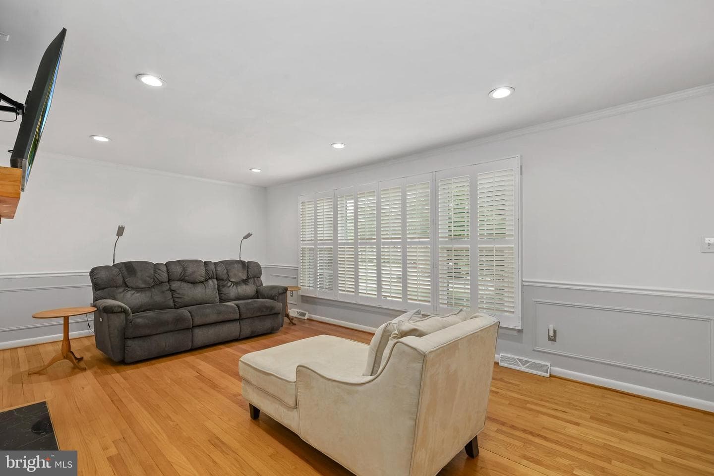 8909 Weir Street photo 5