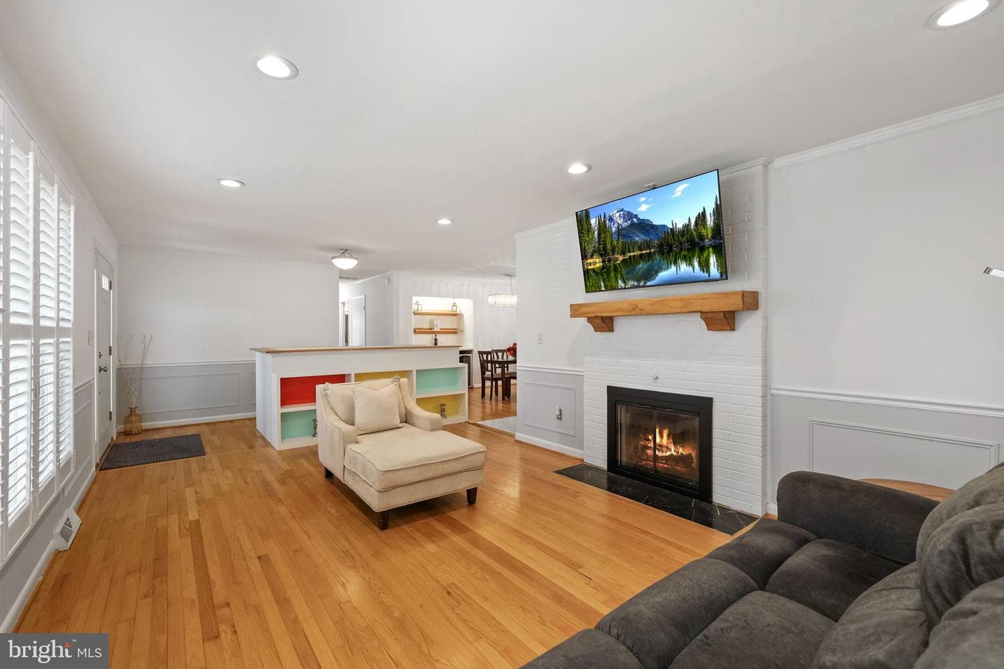 8909 Weir Street photo 6
