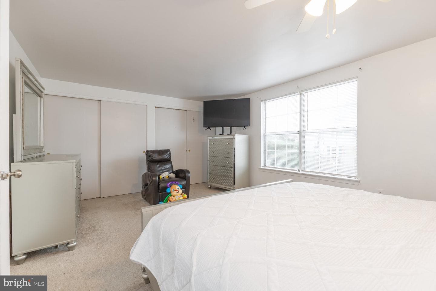 8449 Georgian Court photo 11