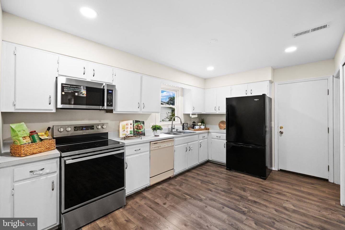 9254 Garnet Court photo 9