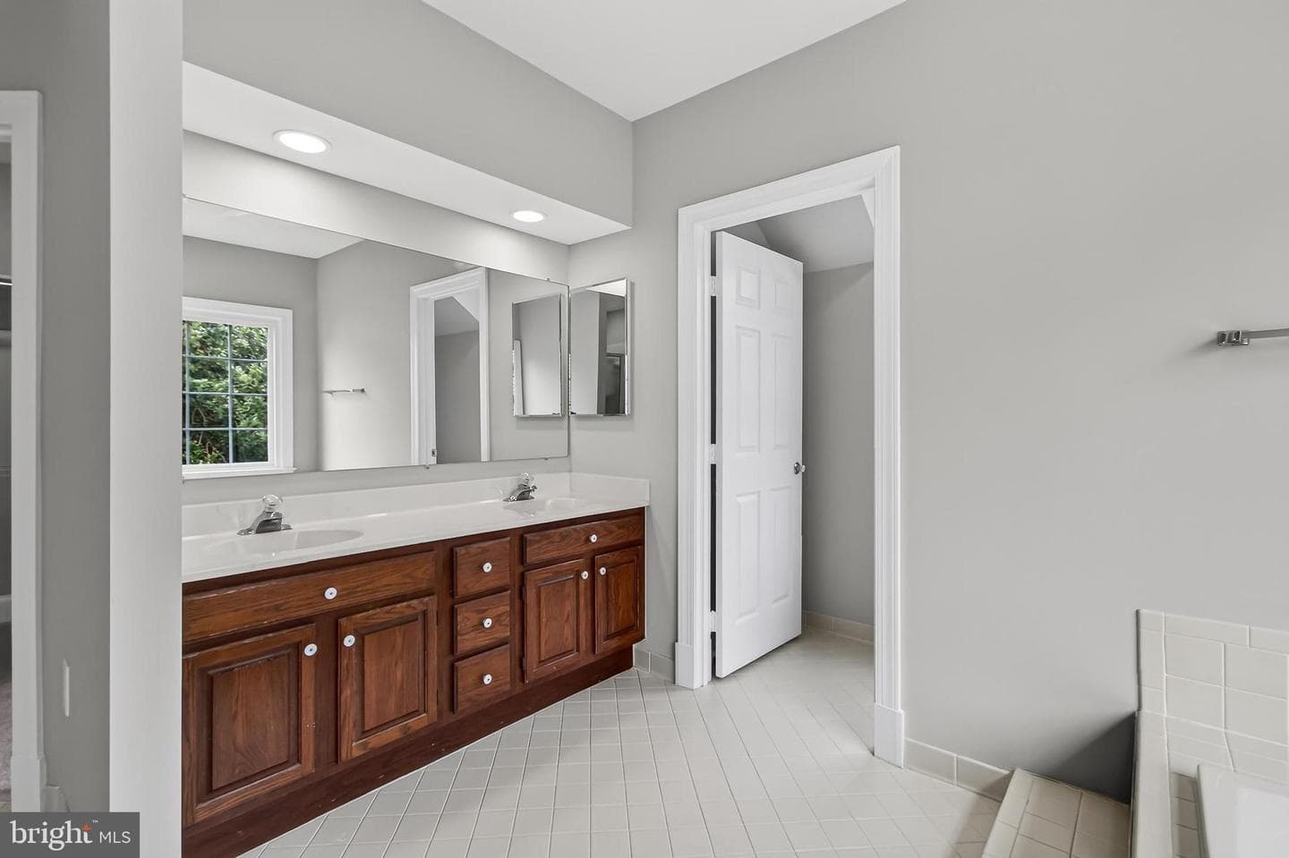 9434 Flowerden Lane photo 35