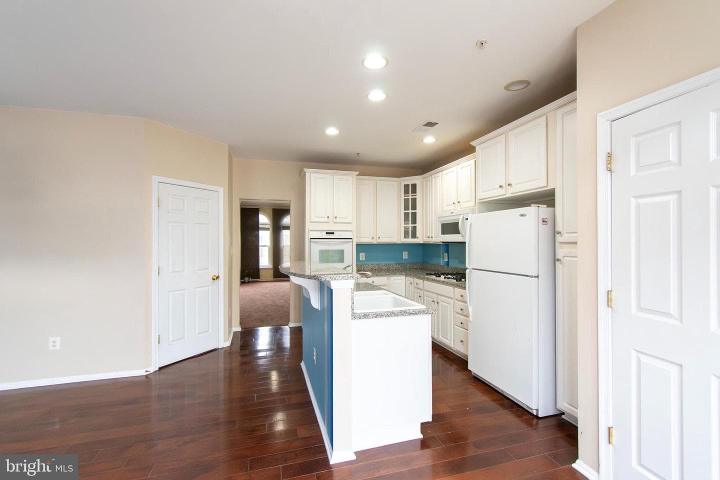 9514 Walker Way #28 photo 4