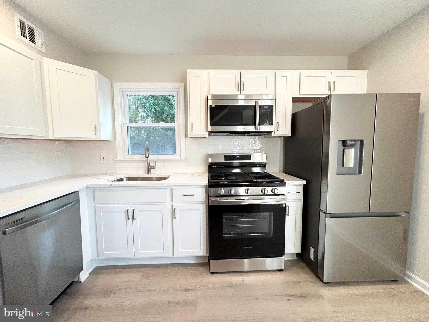 108 Sheldon Street photo 4