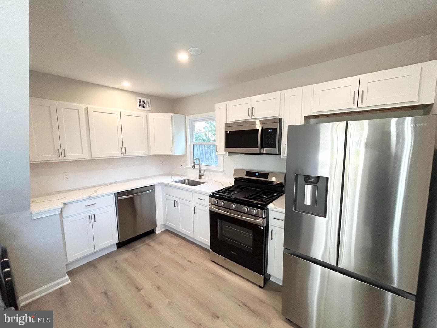 108 Sheldon Street photo 9