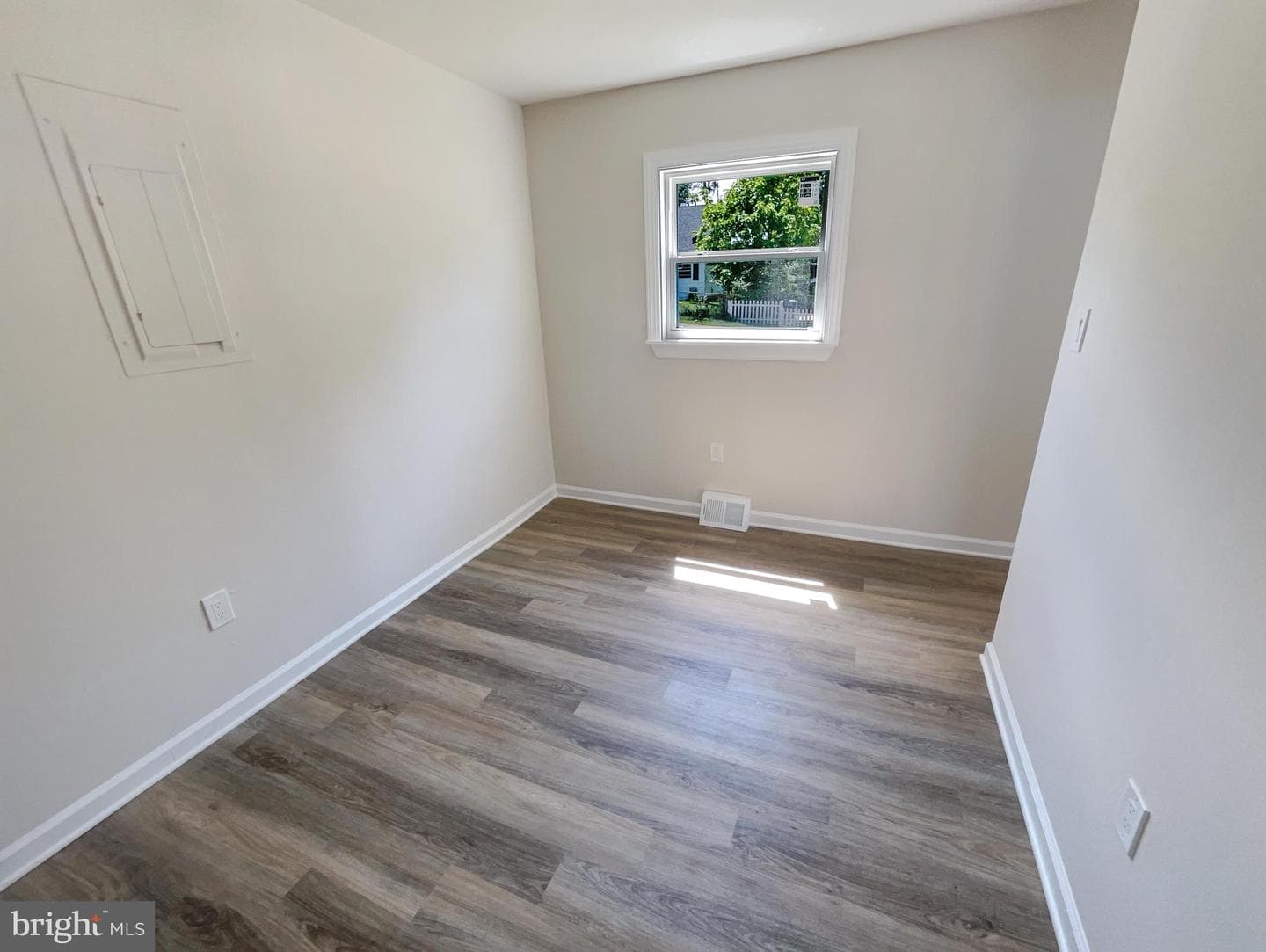 124 Walden Street photo 8