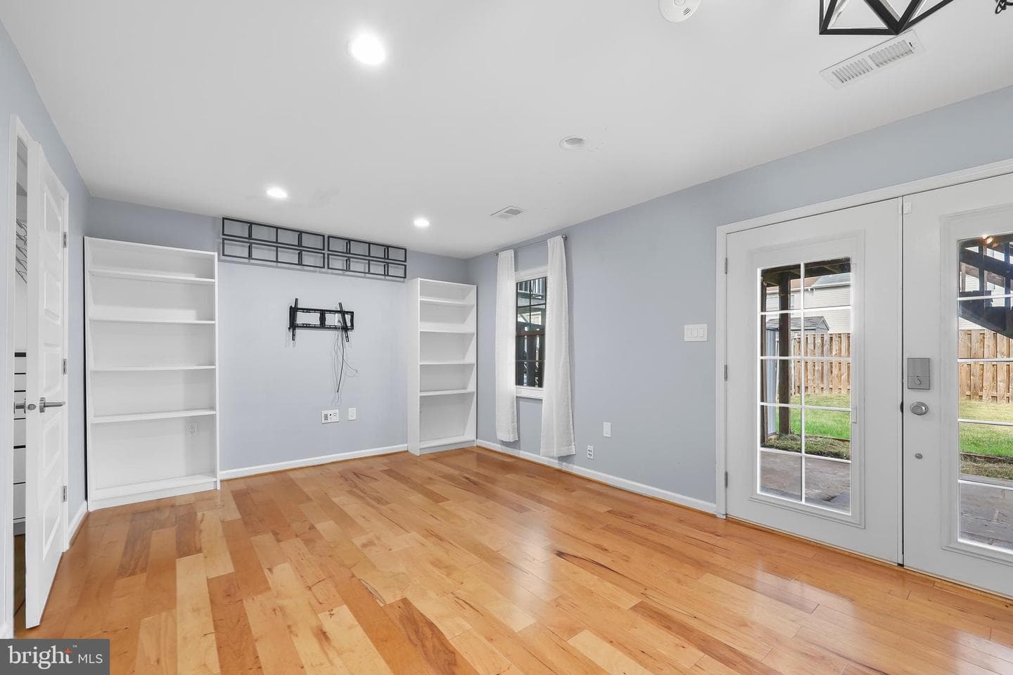 8646 Cartwright Court photo 31