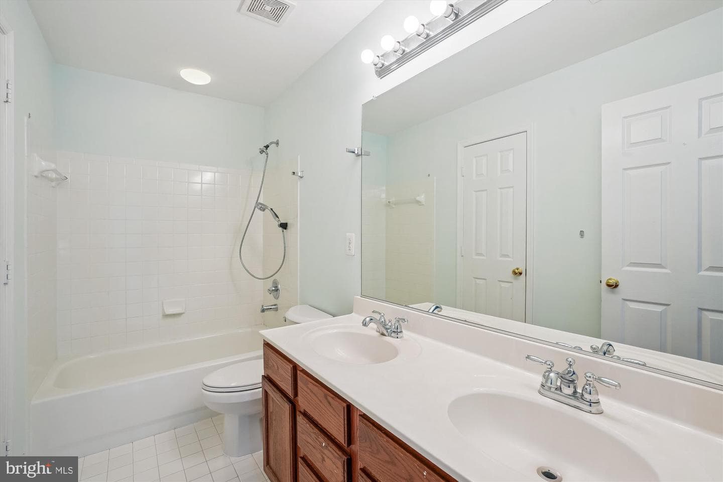 9183 Matthew Drive photo 16