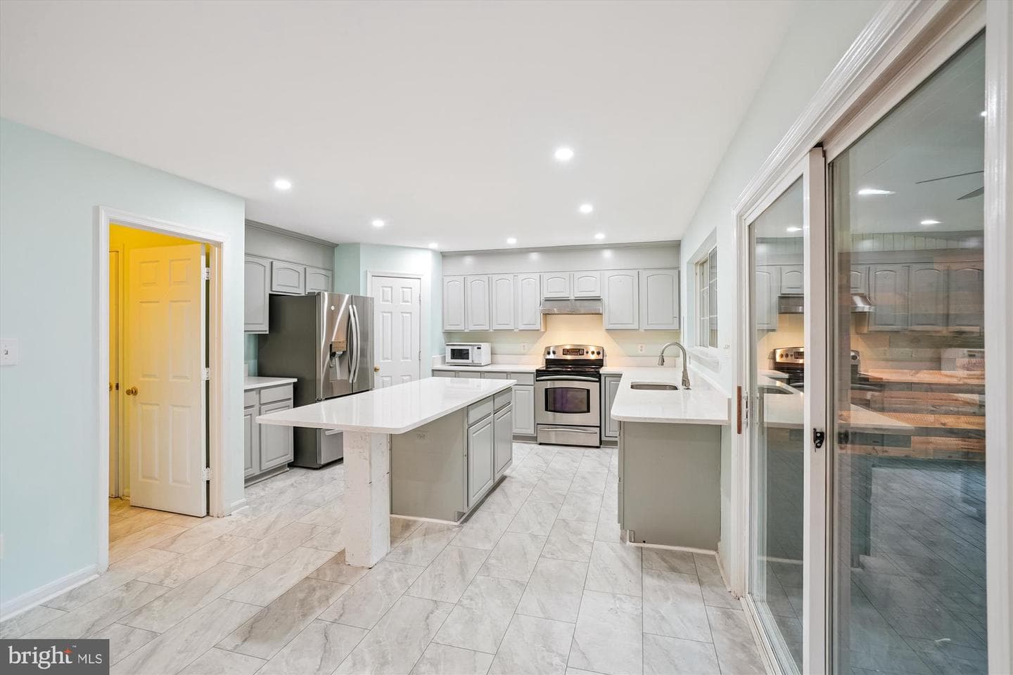9183 Matthew Drive photo 20