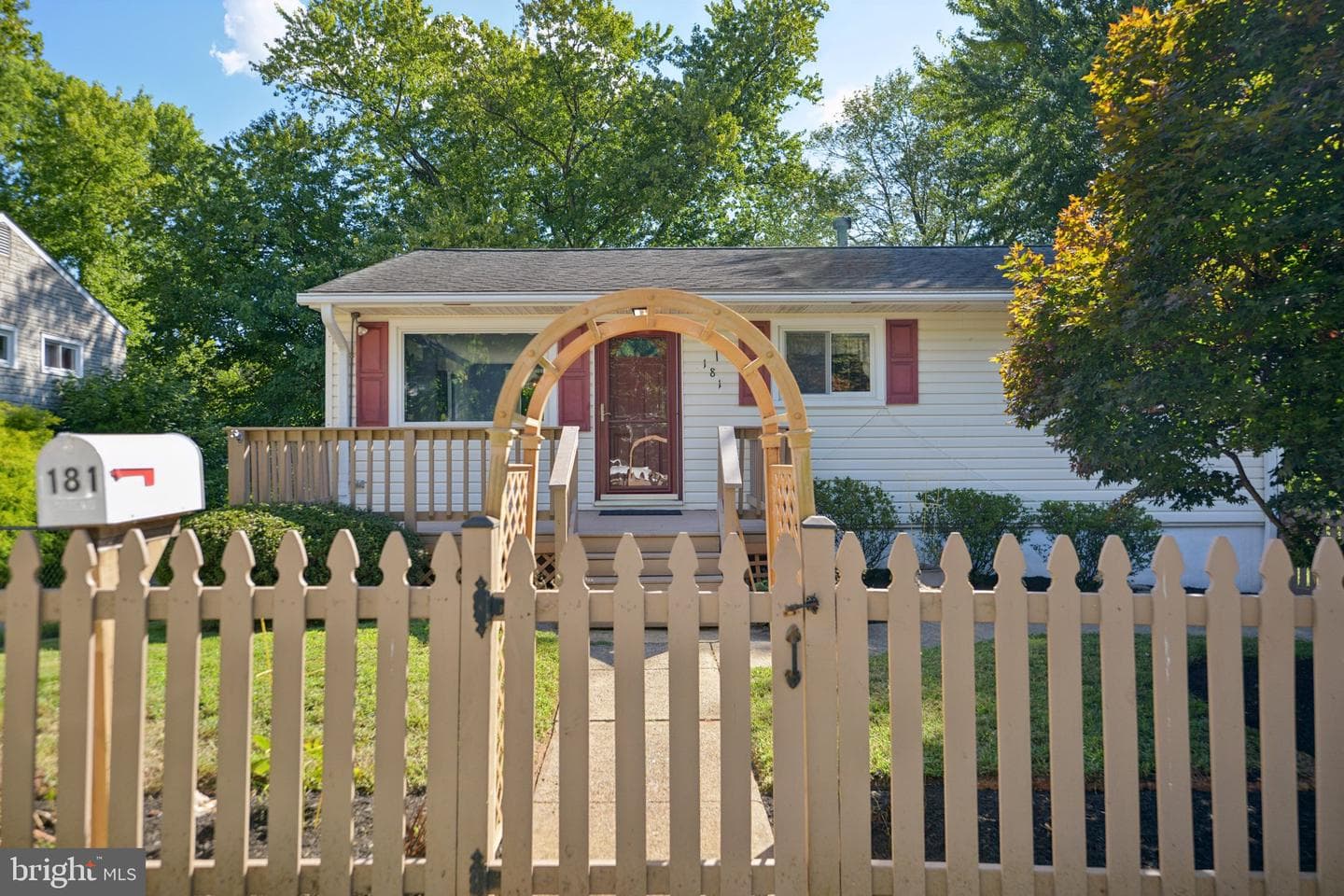 181 Cabbel Drive photo 1