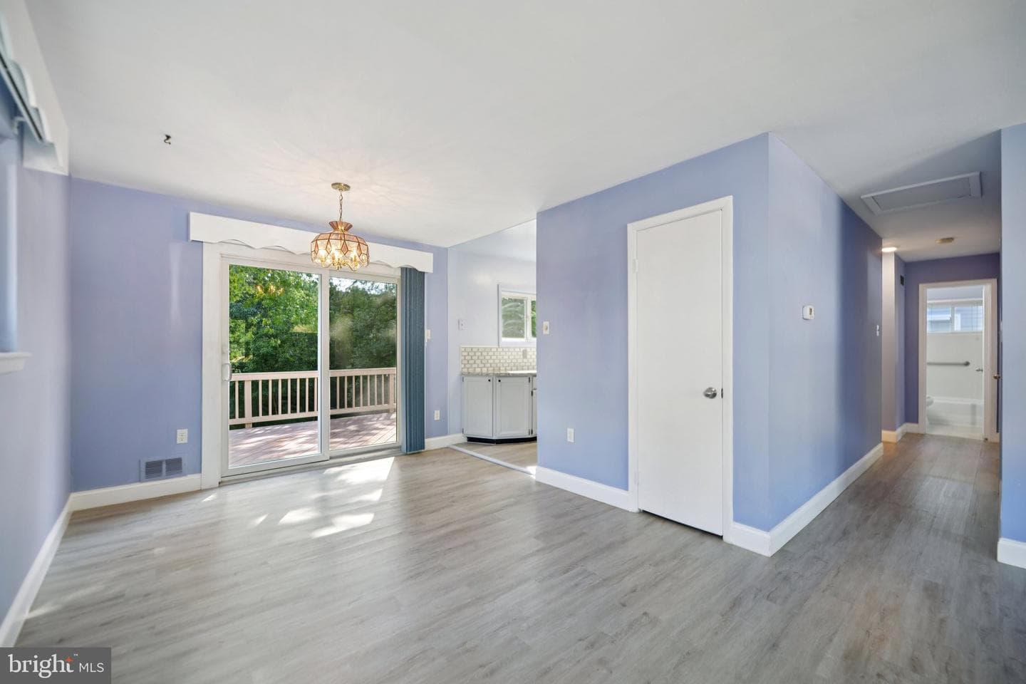 181 Cabbel Drive photo 11