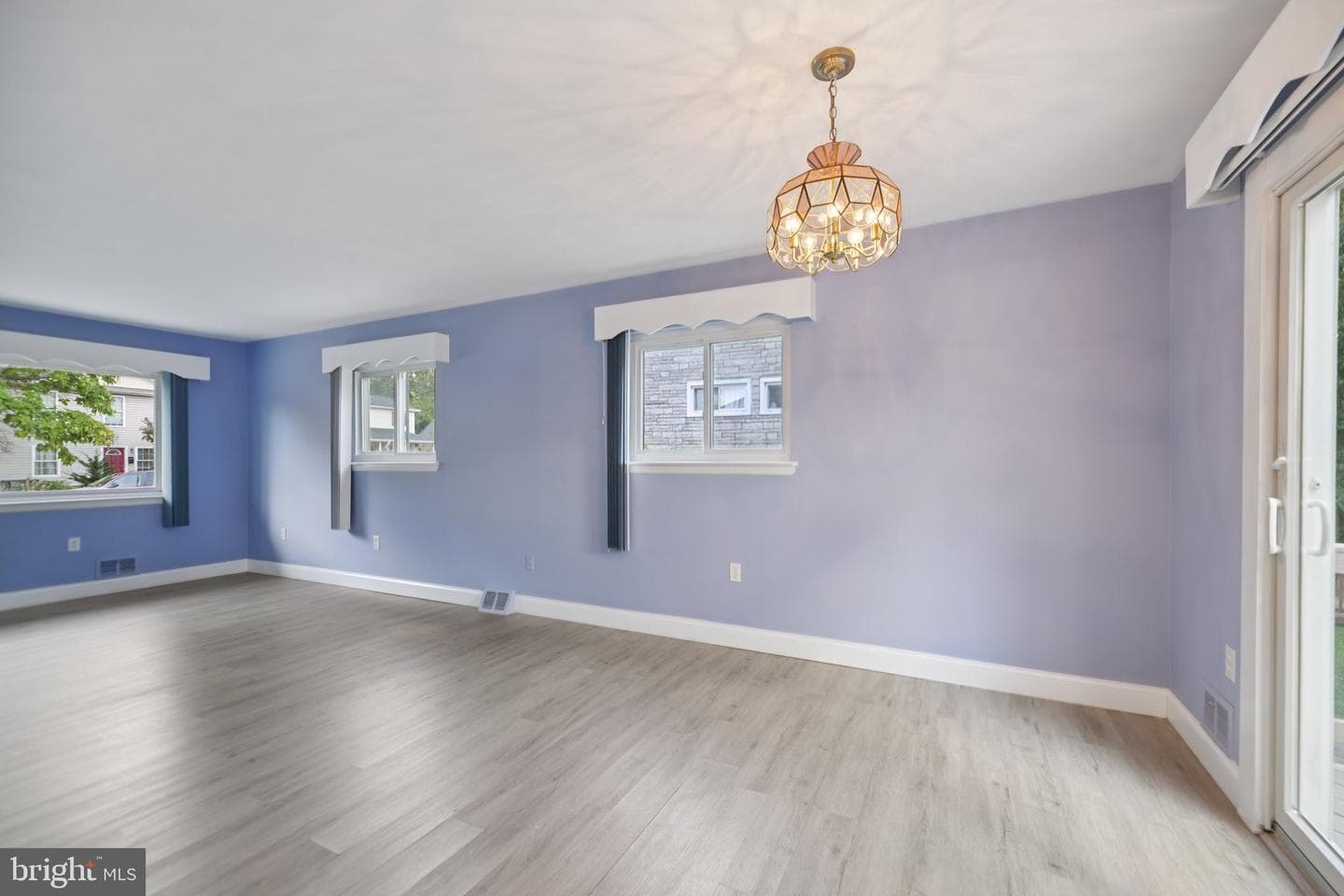 181 Cabbel Drive photo 12