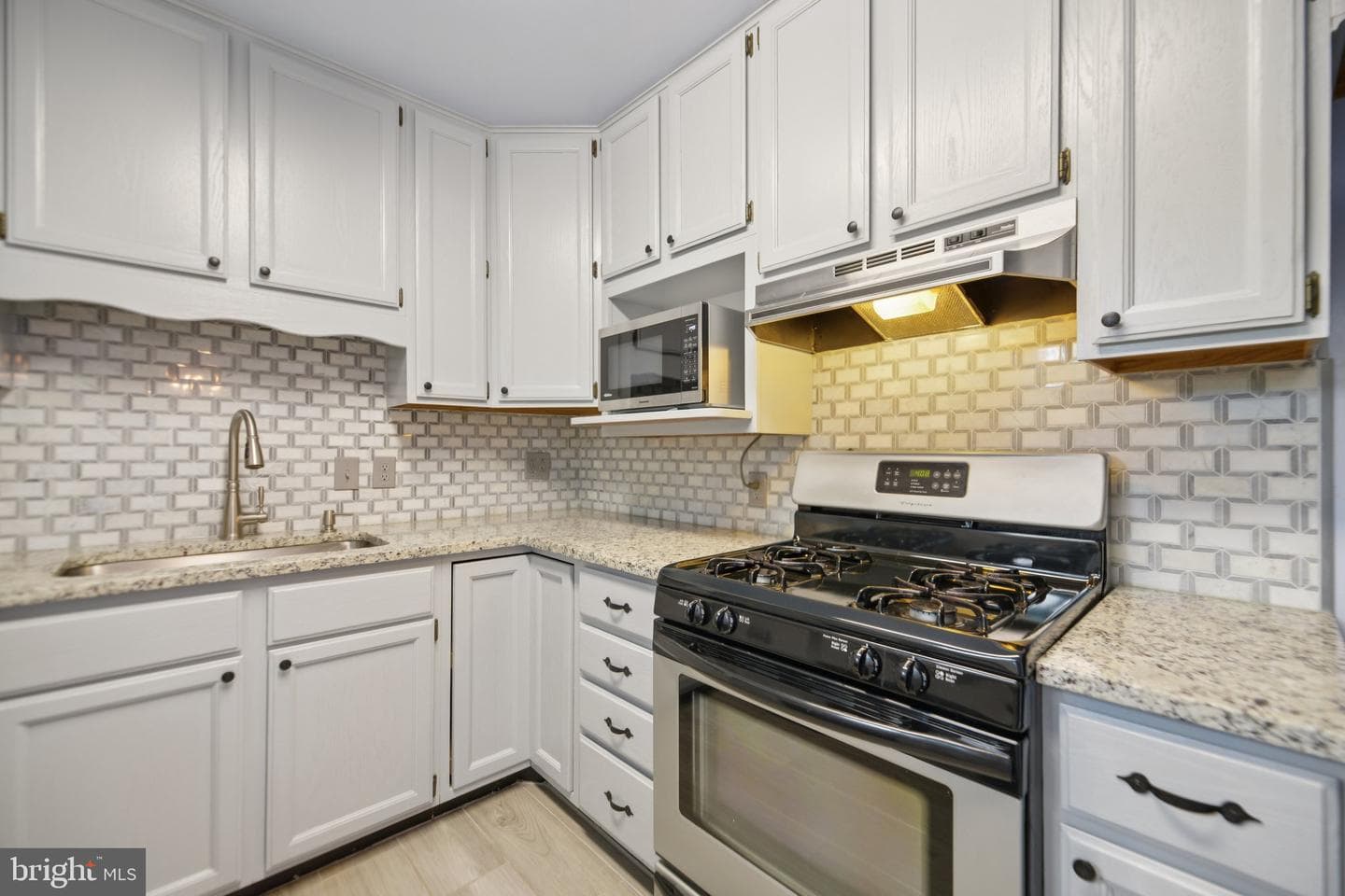 181 Cabbel Drive photo 19