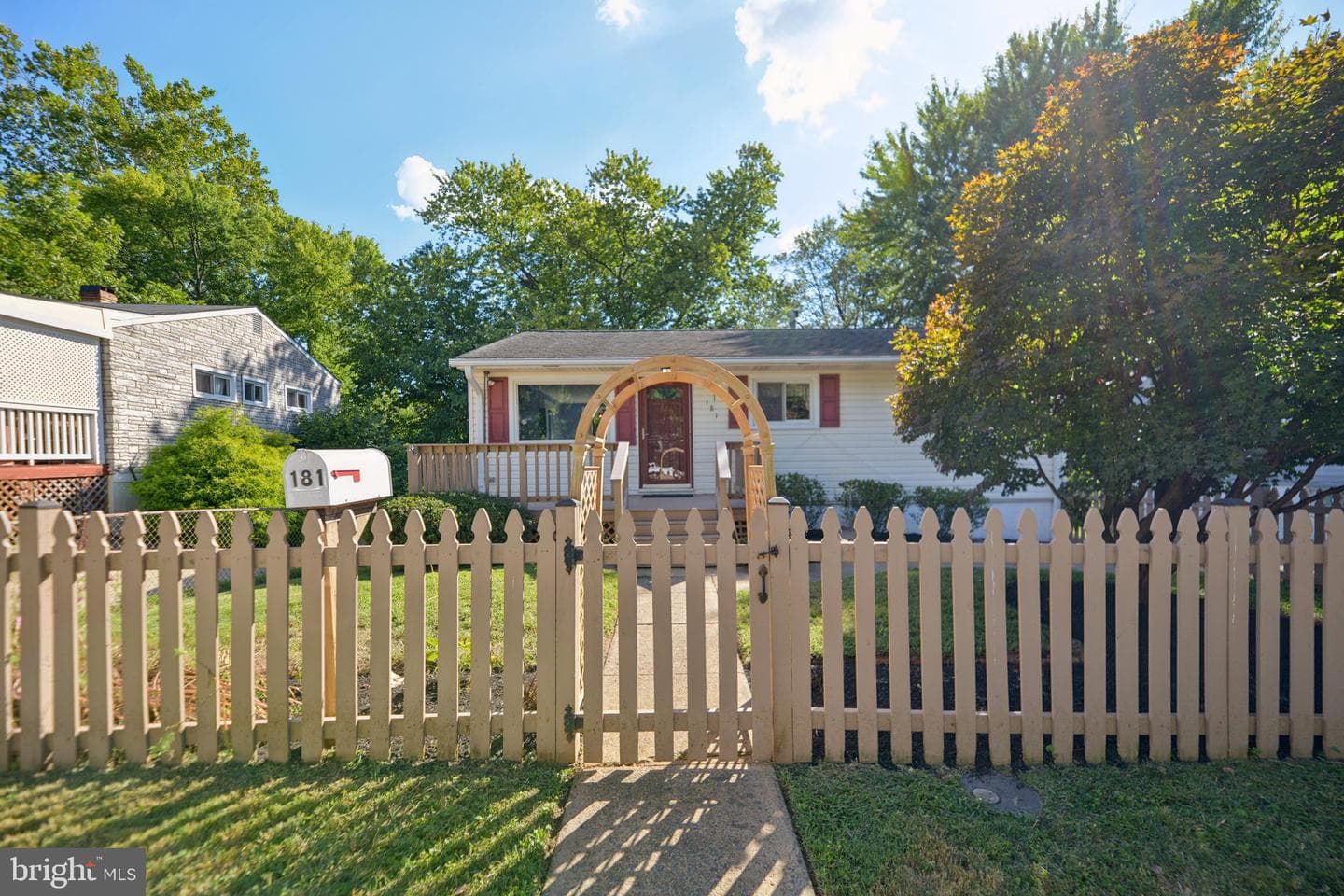 181 Cabbel Drive photo 2