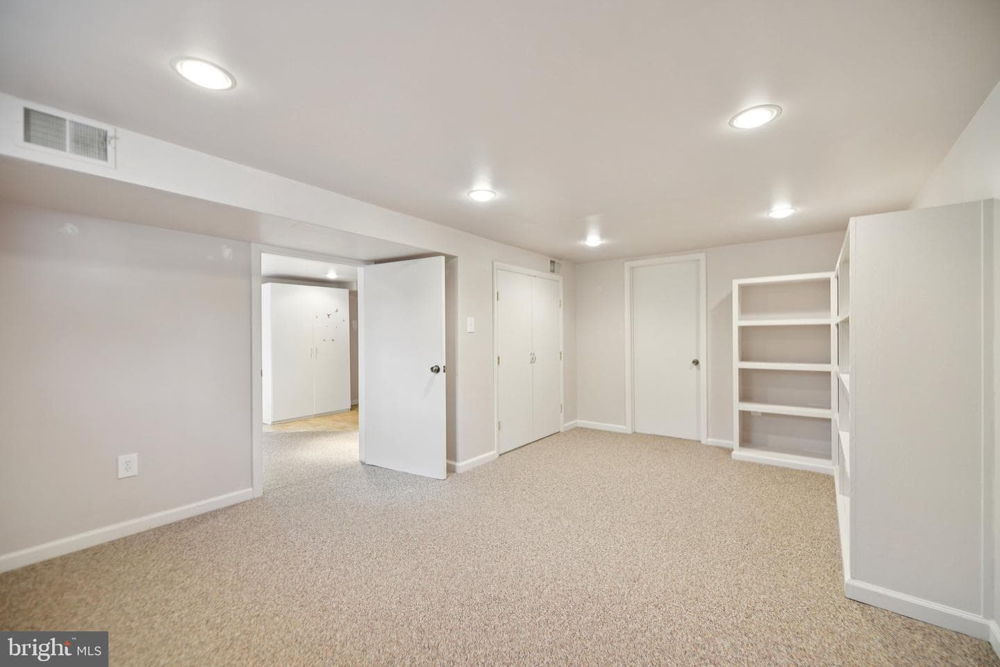 181 Cabbel Drive photo 27