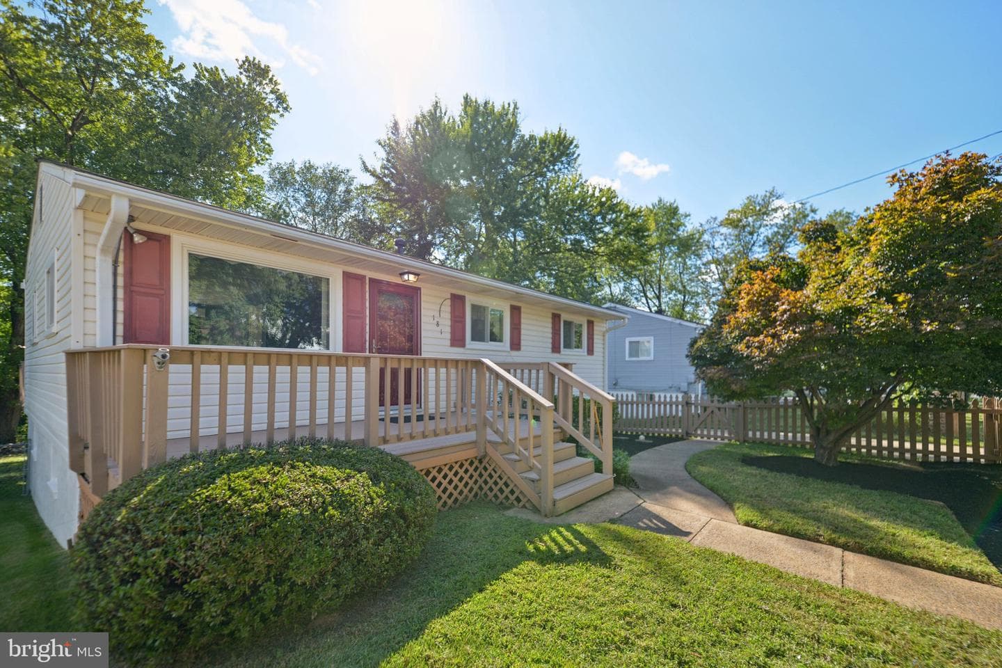 181 Cabbel Drive photo 3