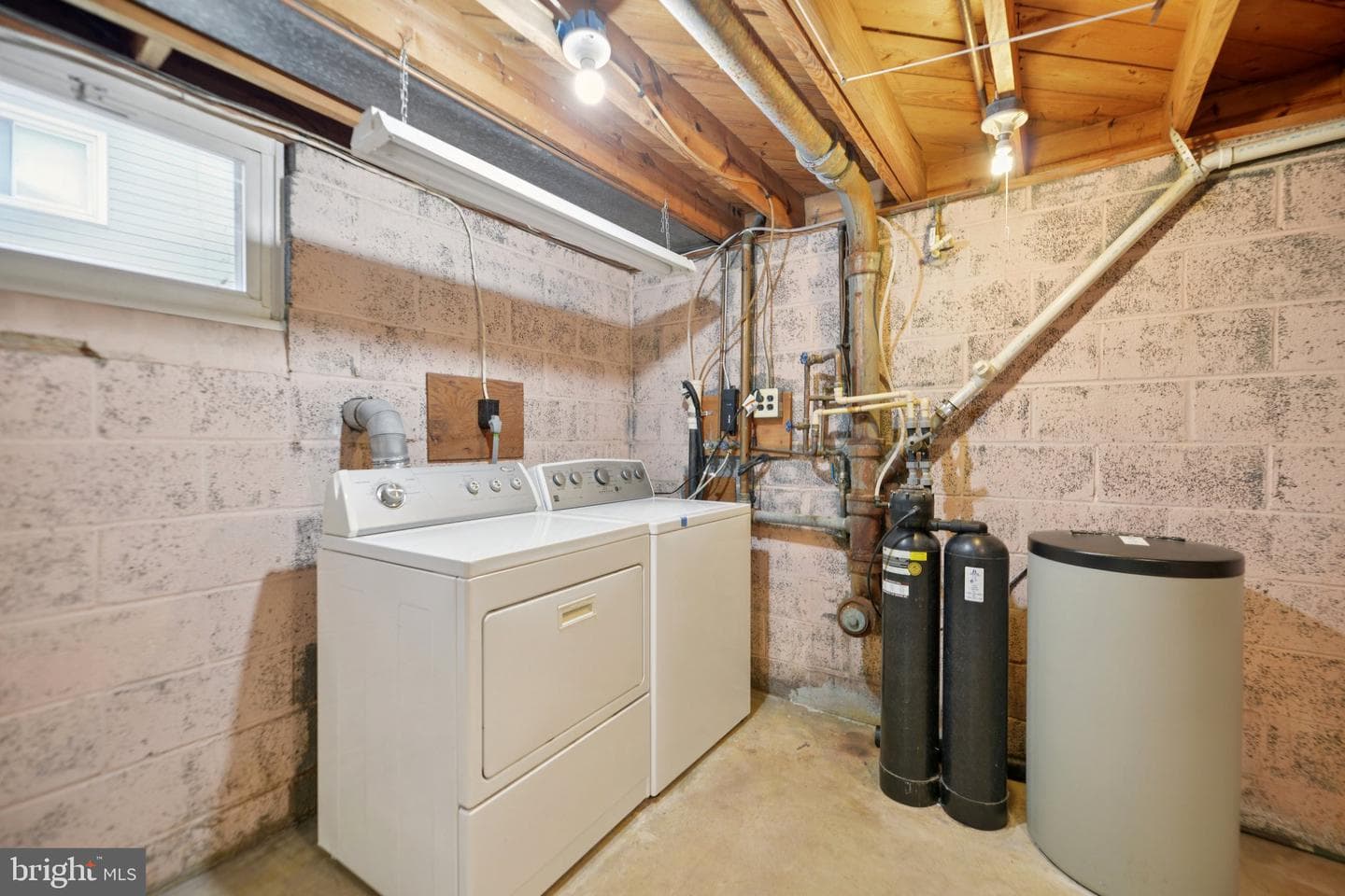 181 Cabbel Drive photo 32