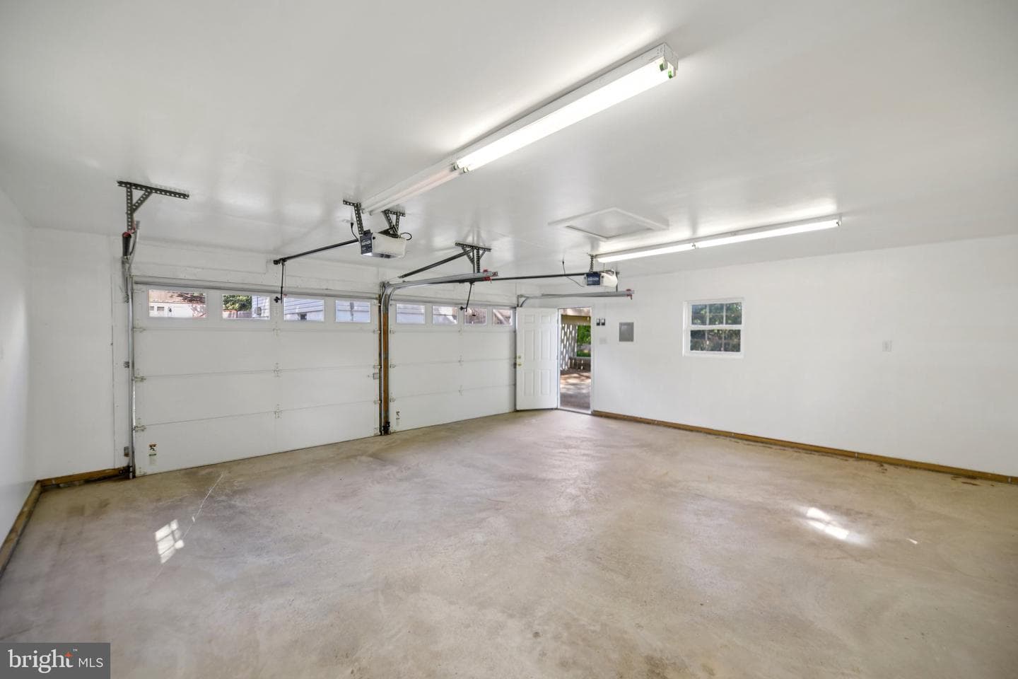 181 Cabbel Drive photo 36