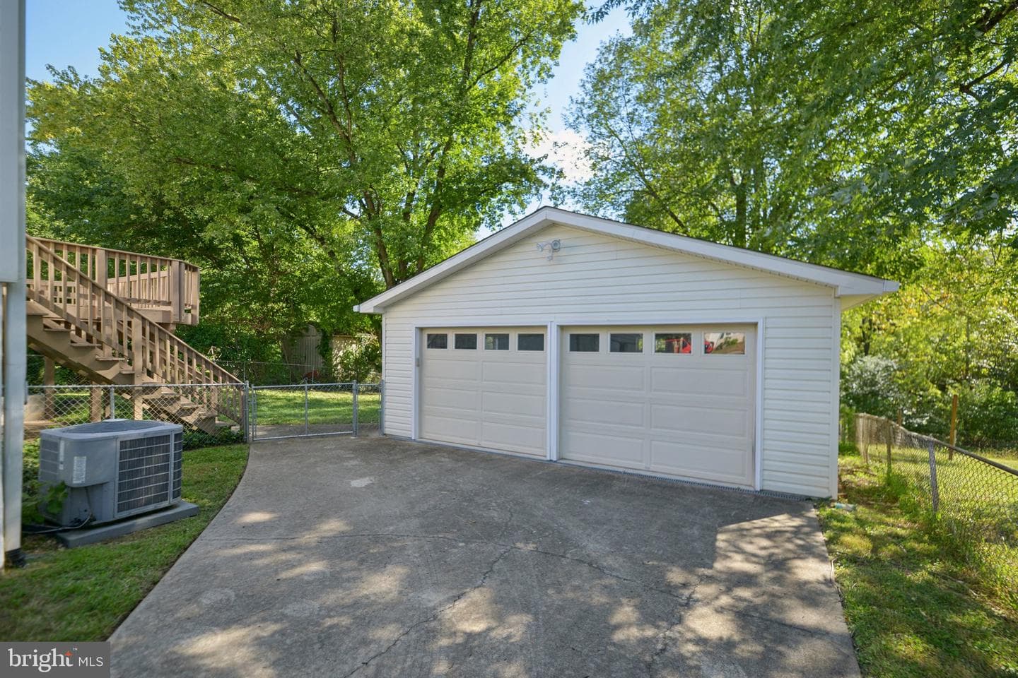 181 Cabbel Drive photo 46