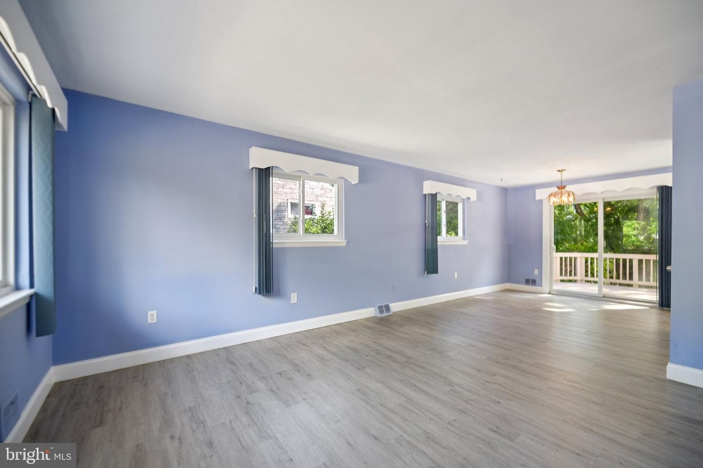 181 Cabbel Drive photo 9