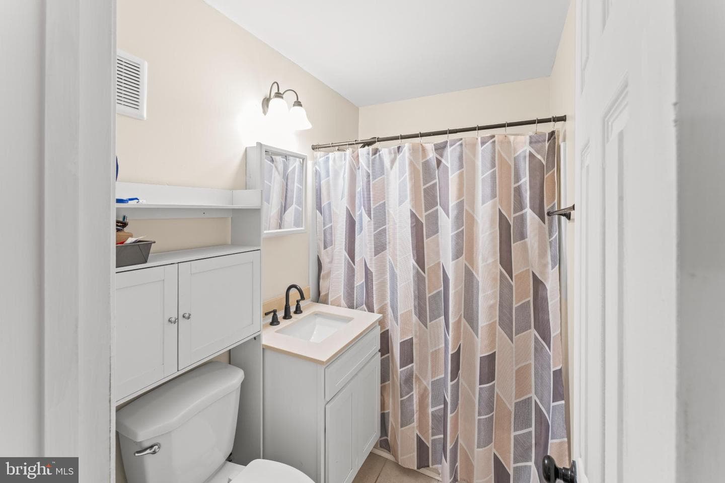121 Cabbel Drive photo 10