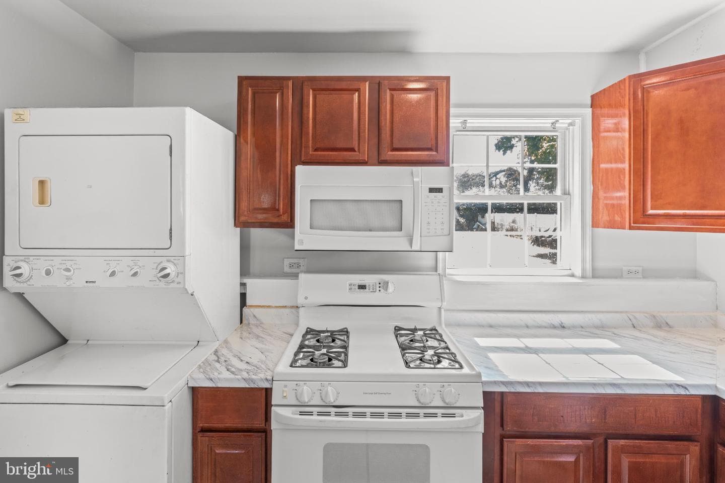 121 Cabbel Drive photo 8