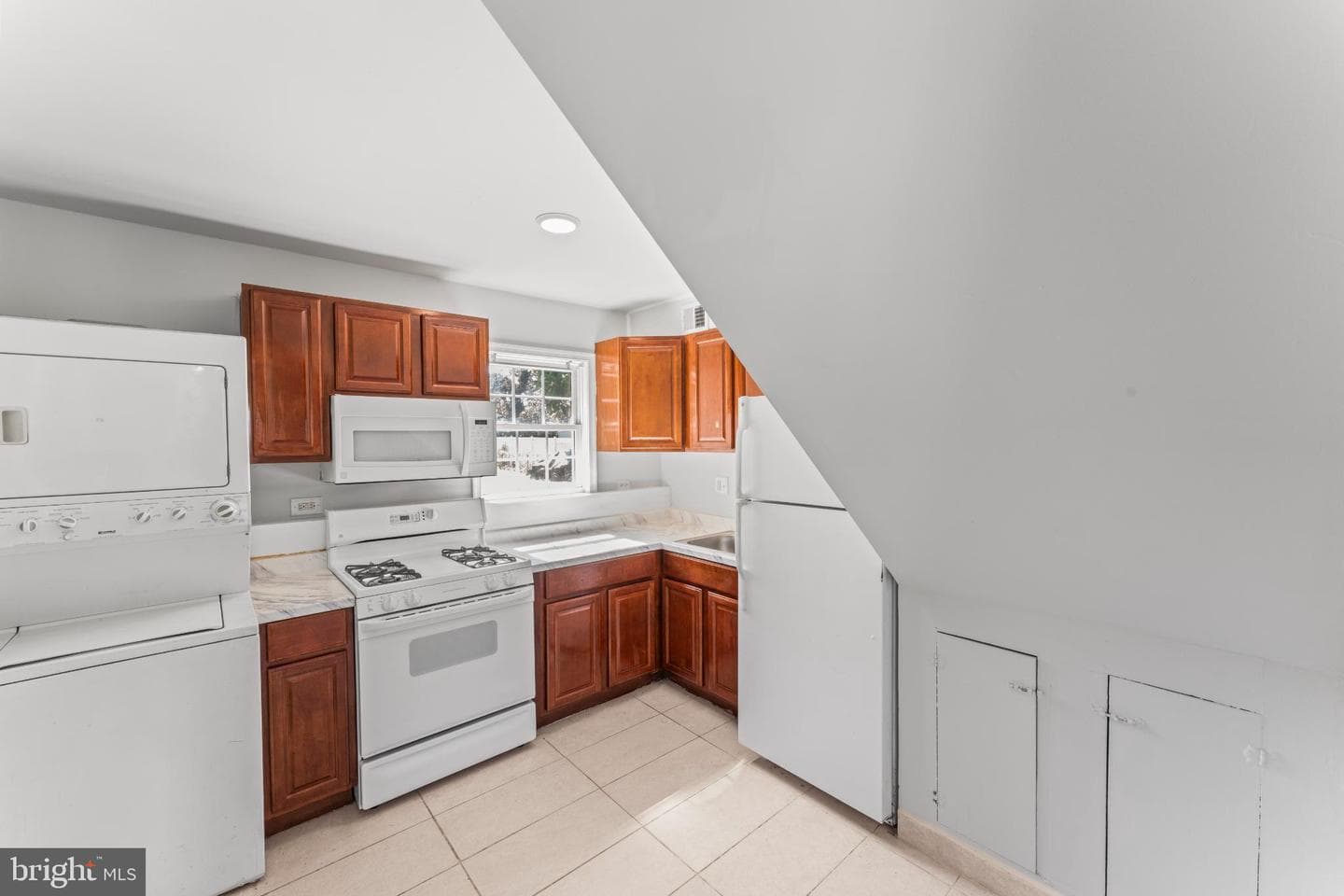 121 Cabbel Drive photo 9
