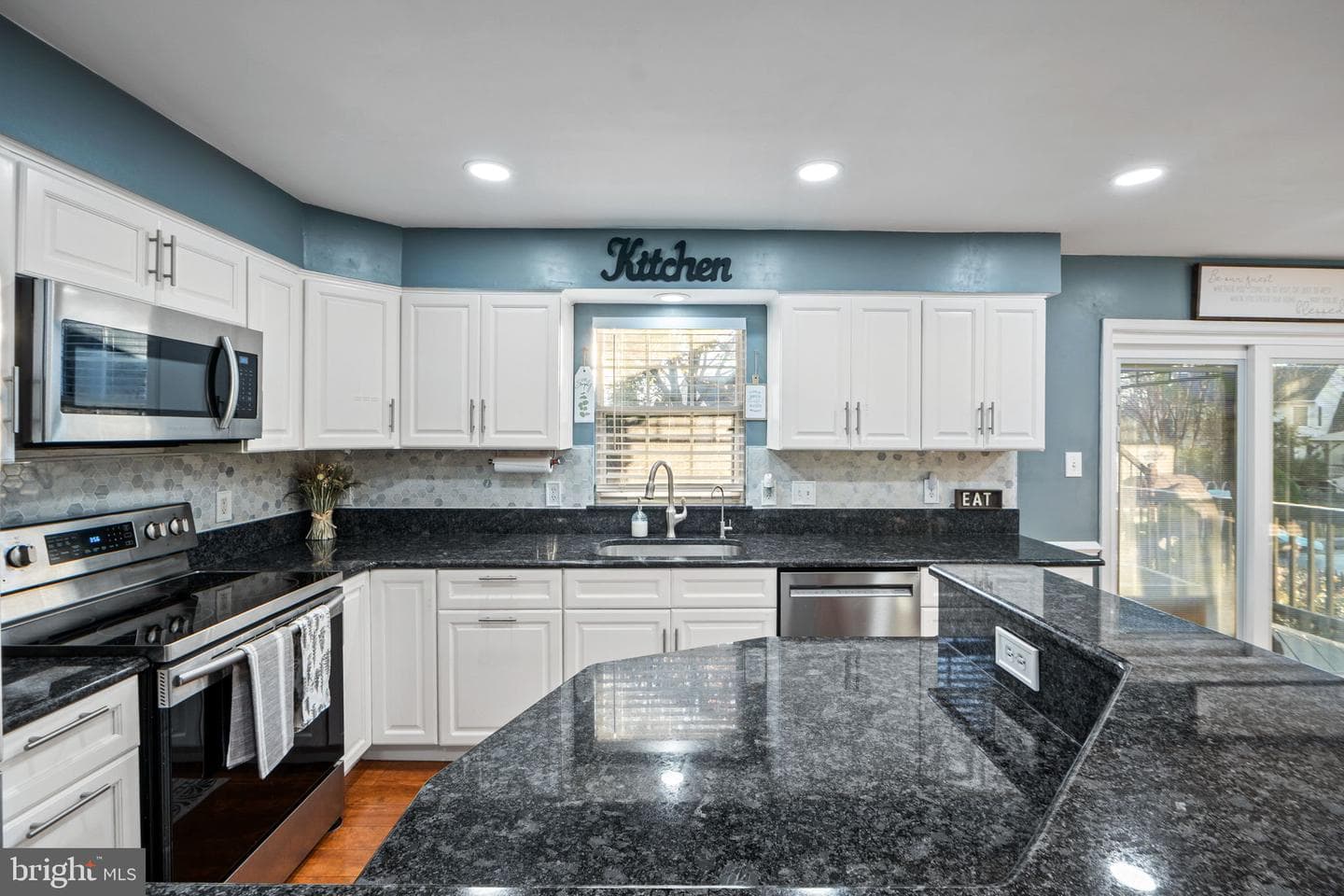 9302 Nancy Street photo 16