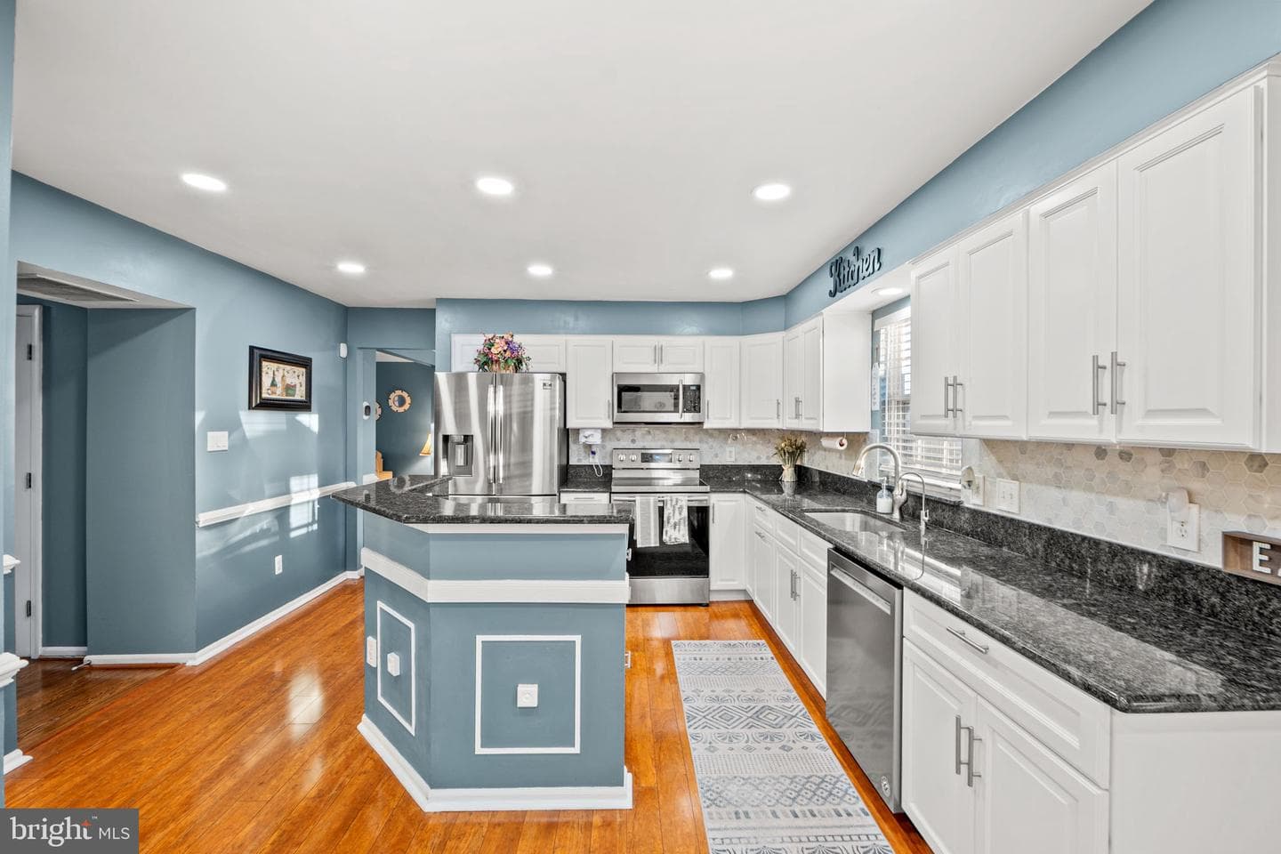 9302 Nancy Street photo 19