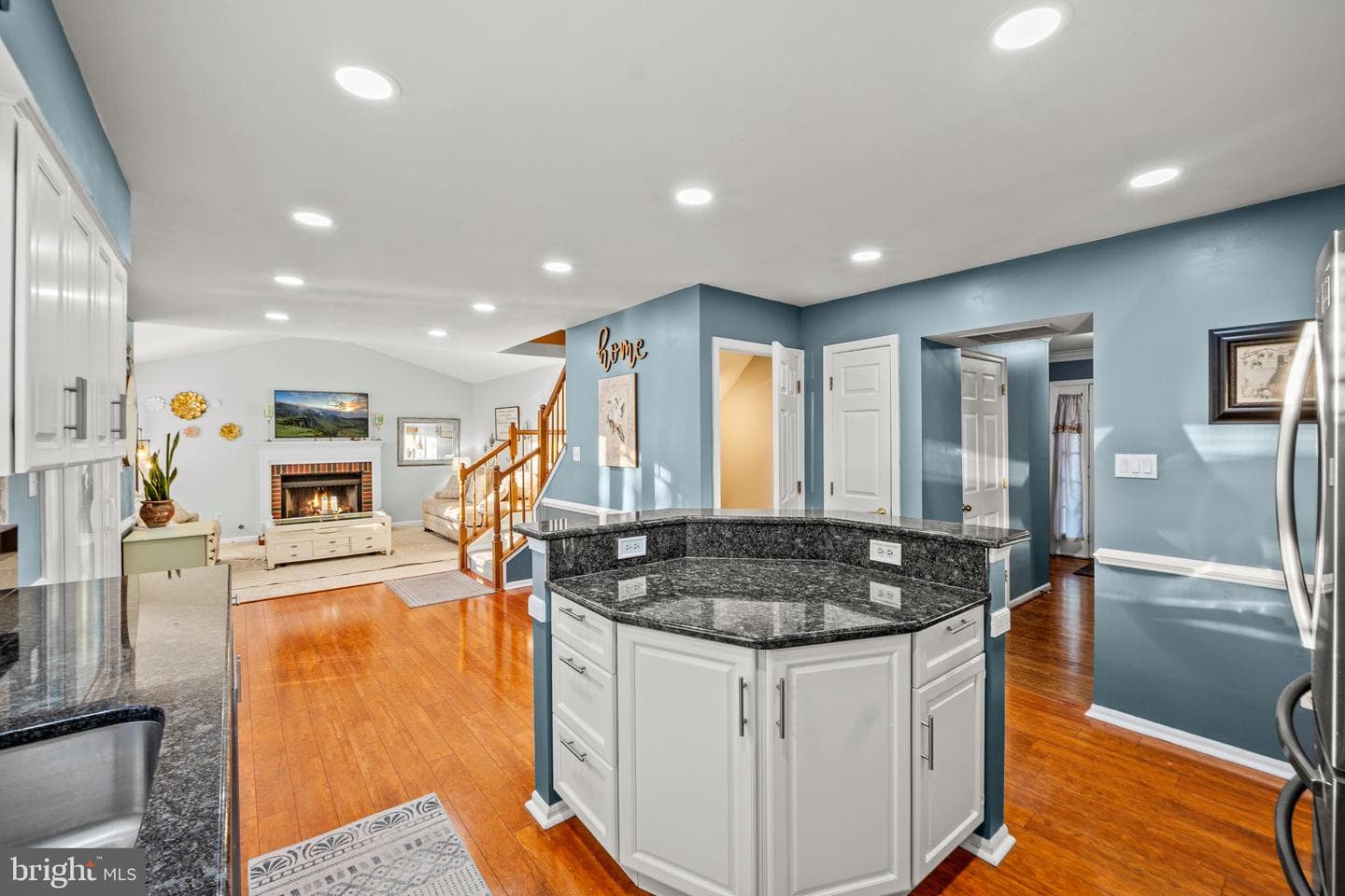 9302 Nancy Street photo 20