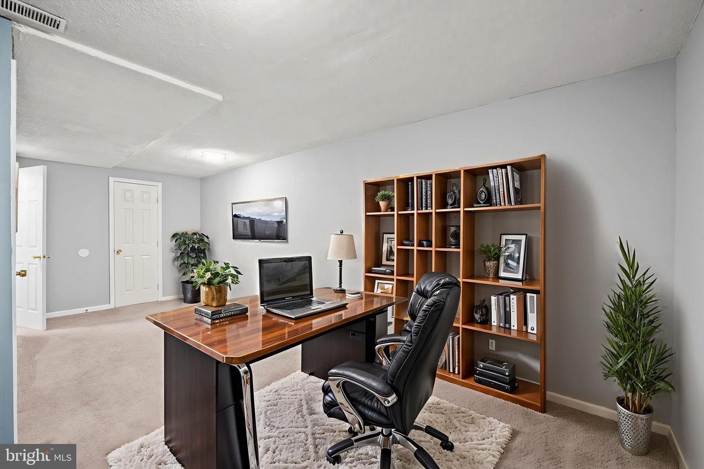 9302 Nancy Street photo 32