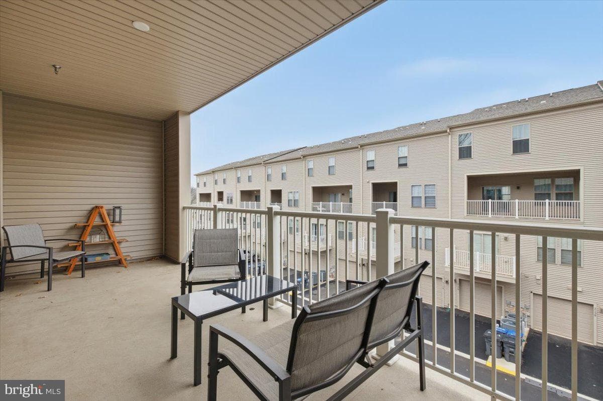 715 Thomas Lane photo 30