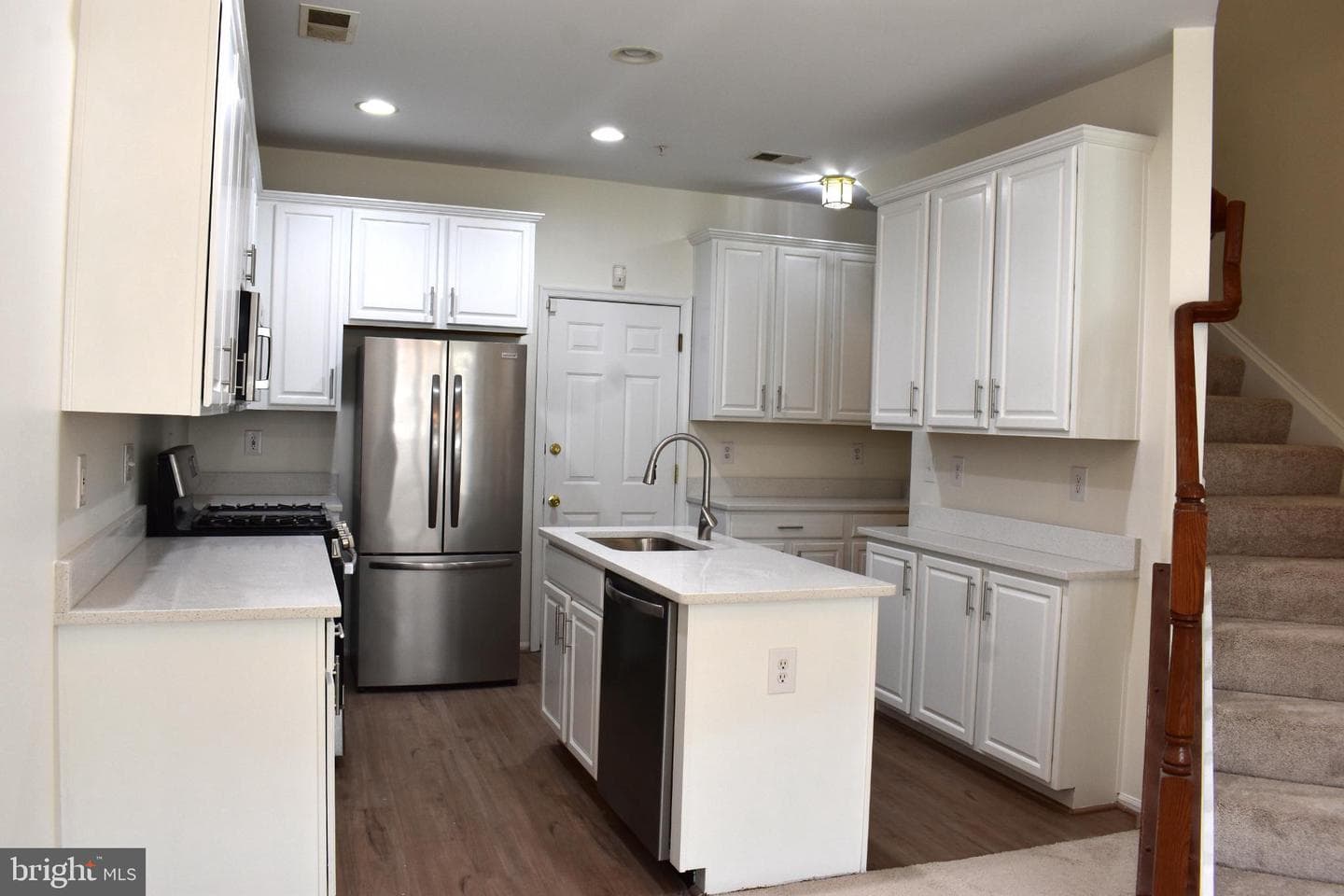 9508 Walker Way photo 6