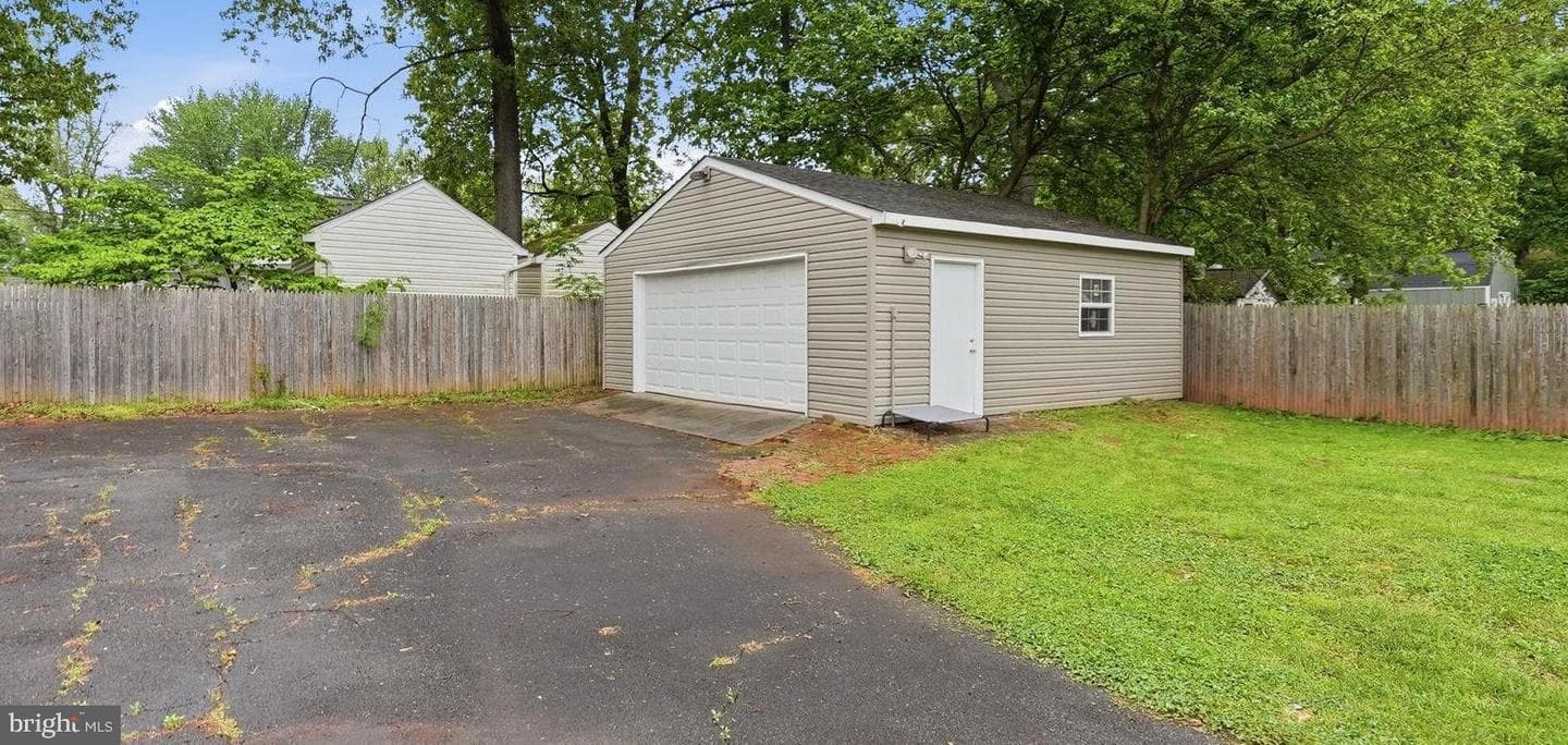 243 Kent Drive photo 20