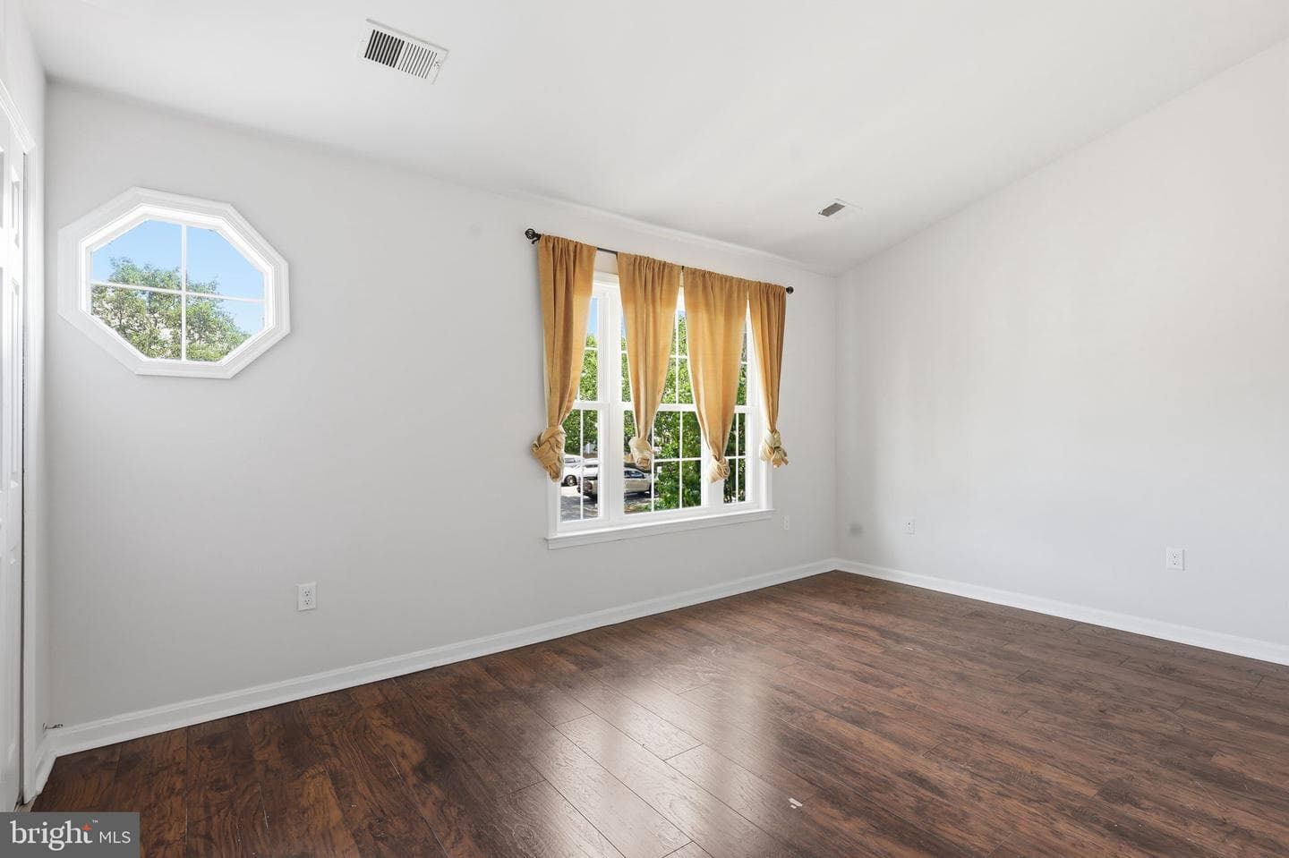 305 Moseby Court photo 14