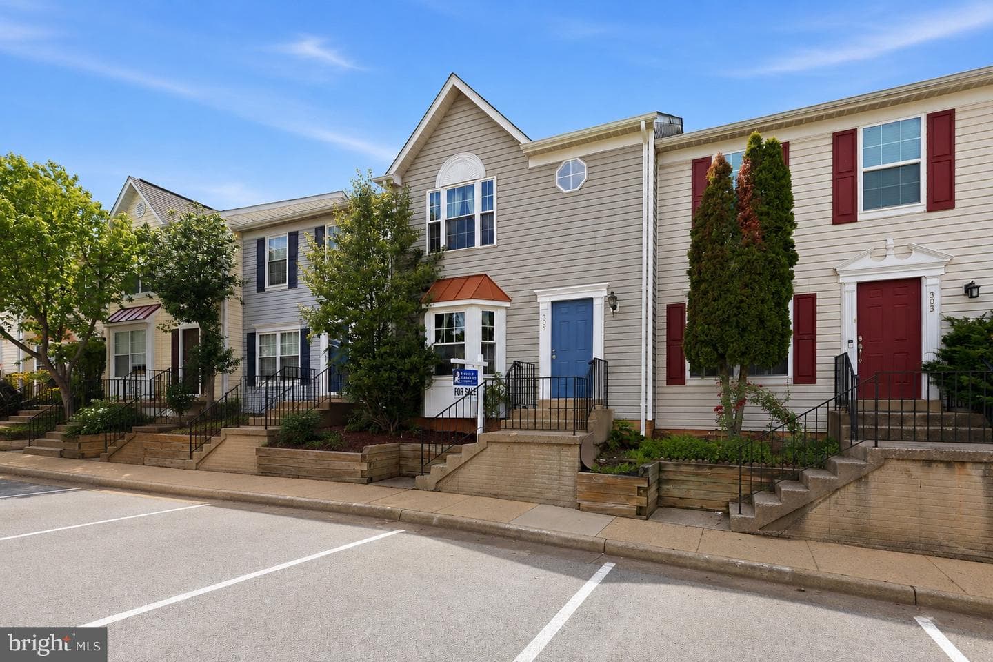 305 Moseby Court photo 2
