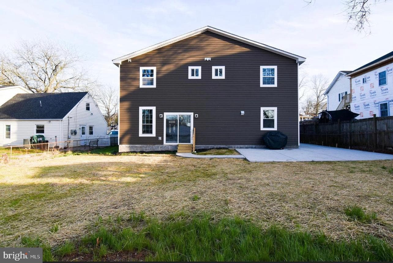 216 Colfax Court photo 4