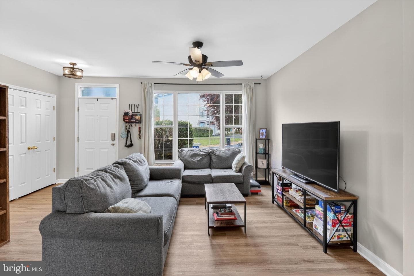 9438 Black Hawk Court photo 4