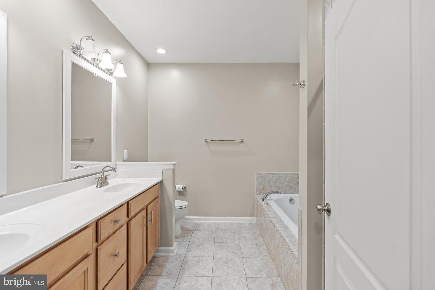 9724 Holmes Place #unit 302 photo 23