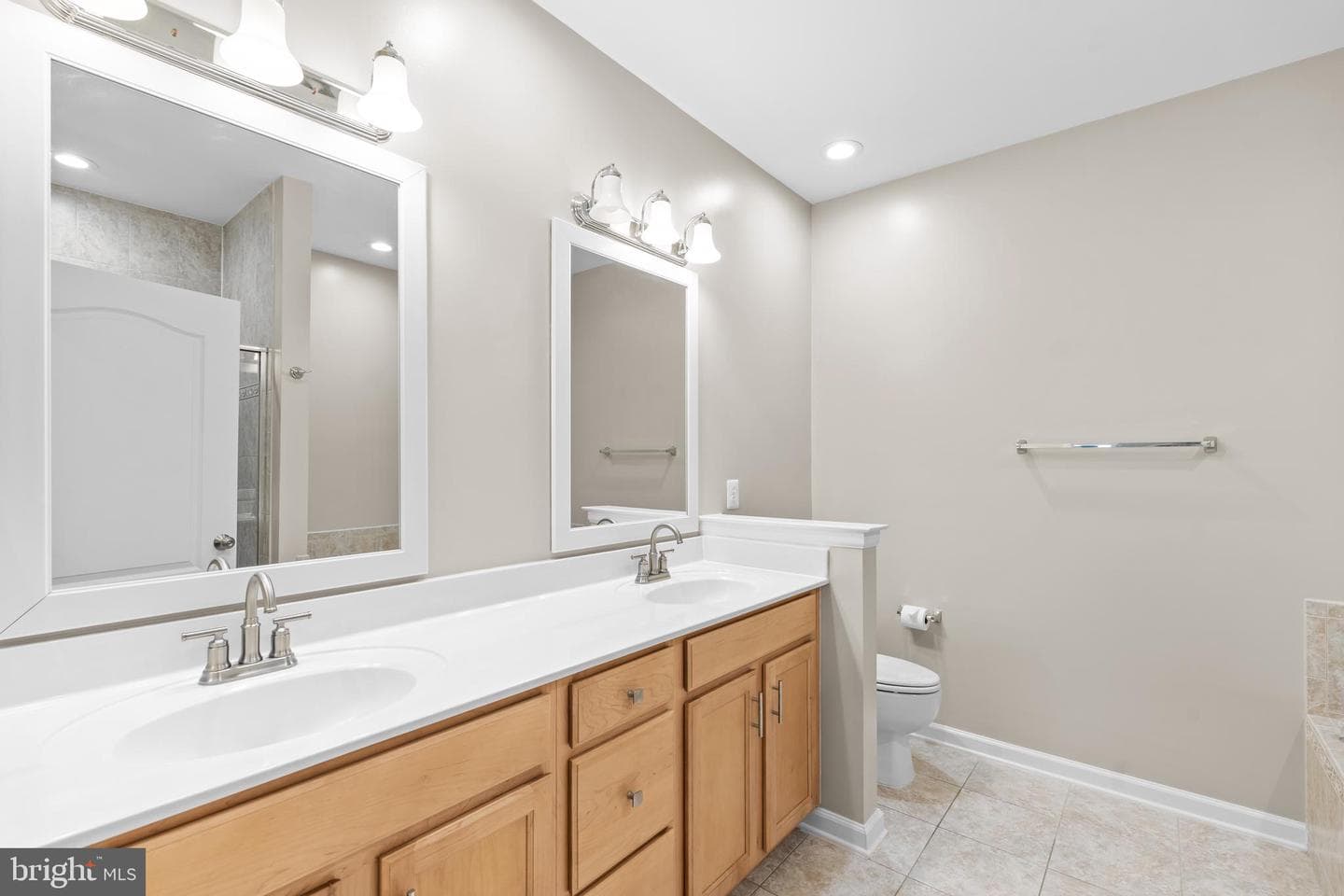 9724 Holmes Place #unit 302 photo 24