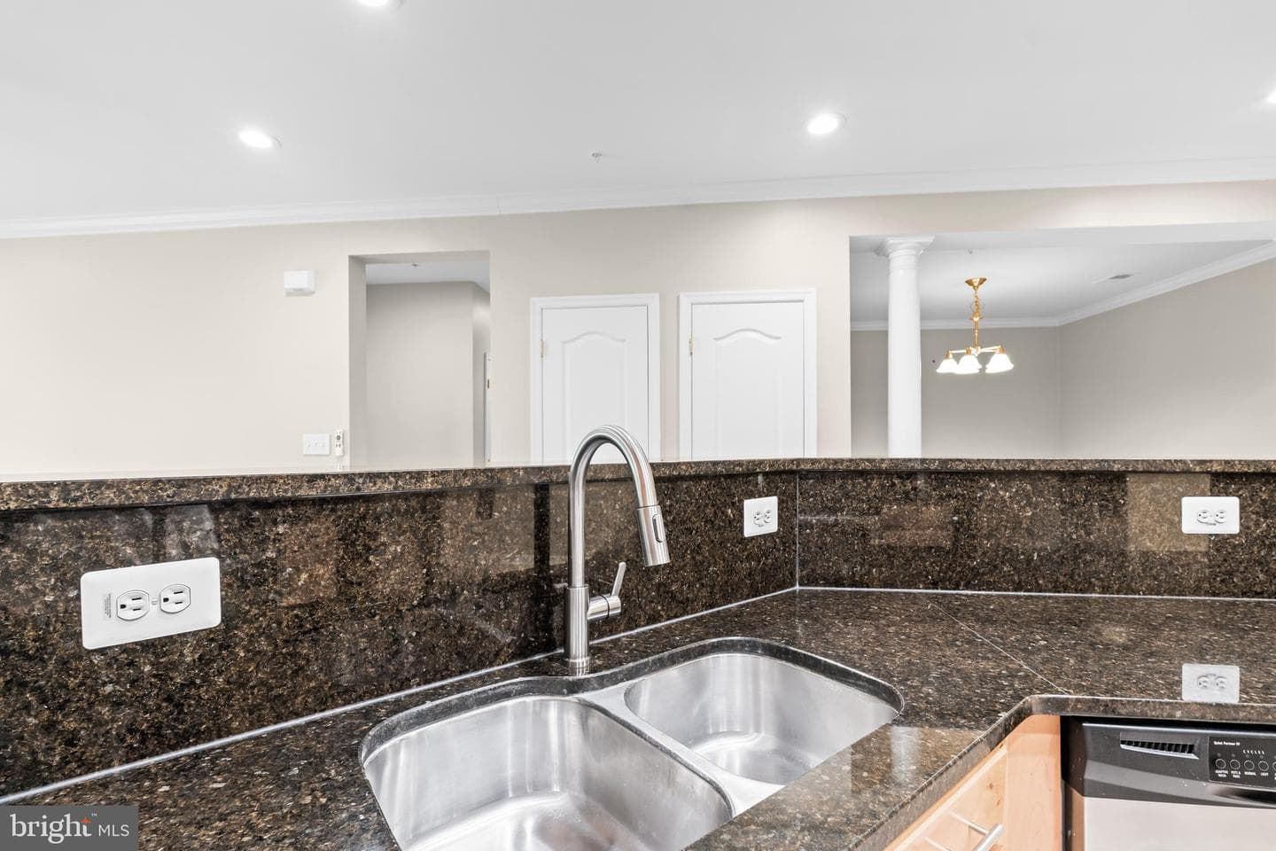 9724 Holmes Place #unit 302 photo 4