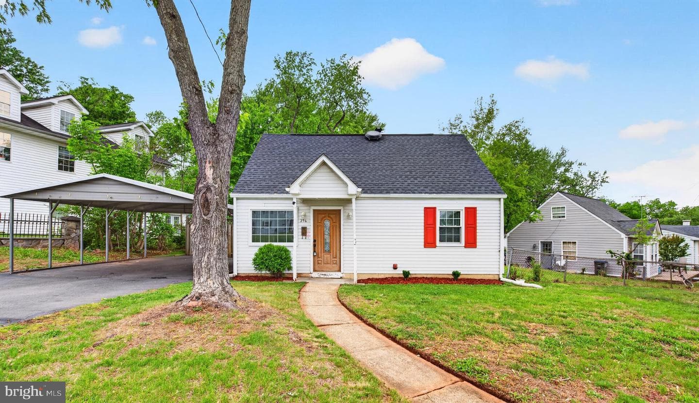 296 Manassas Drive photo 2