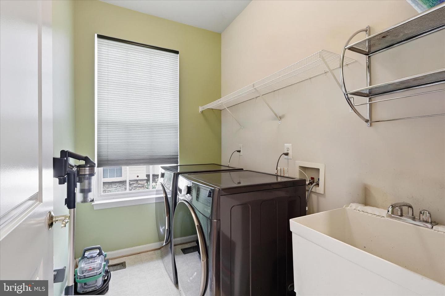 9411 Primrose Ln photo 11