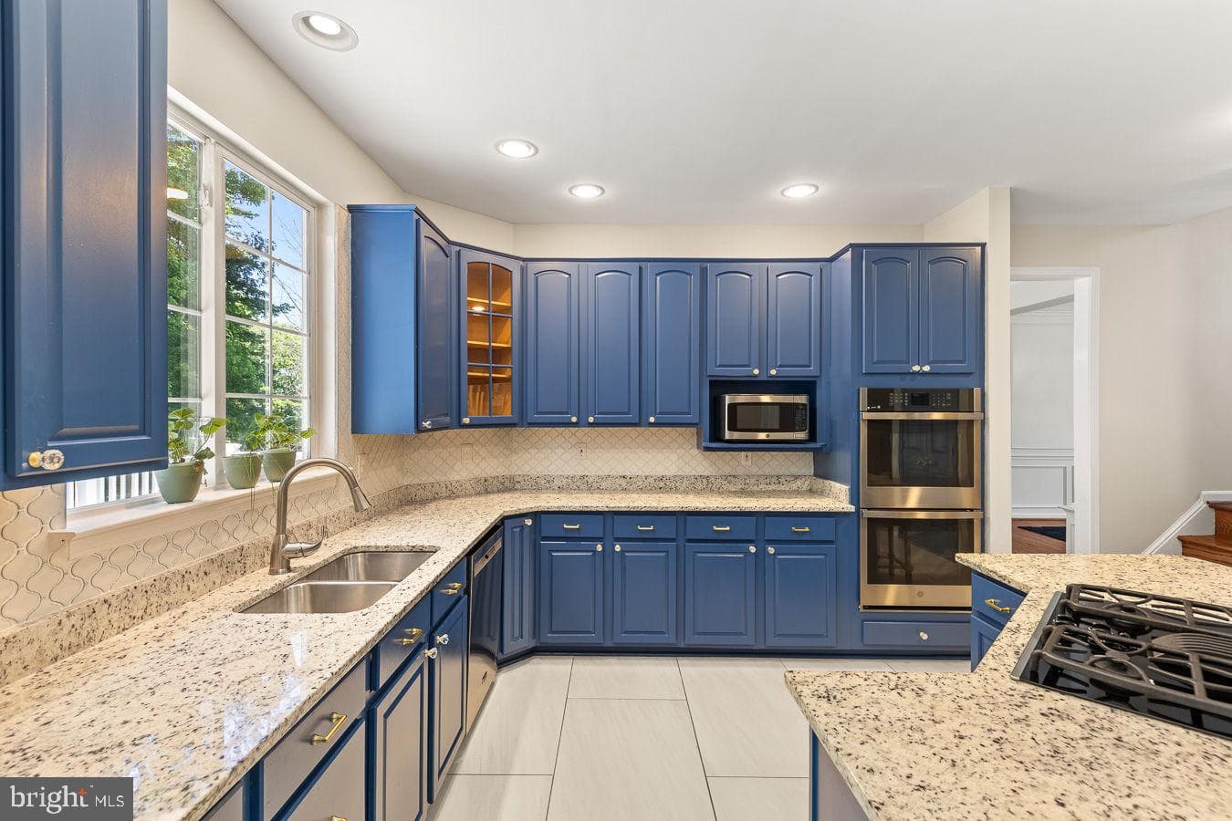 9201 Golf Court photo 18